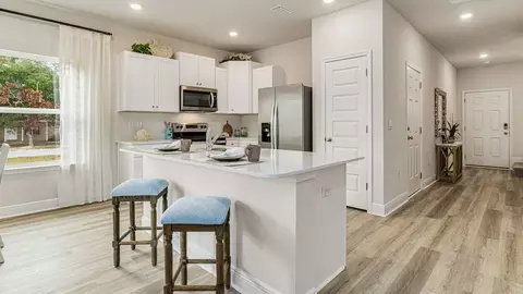 8550 Midtown Ct, Navarre, FL 32566
