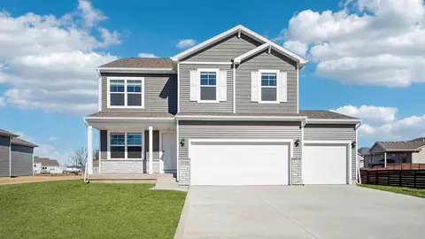 2880 Grassland Ct, Hiawatha, IA 52233