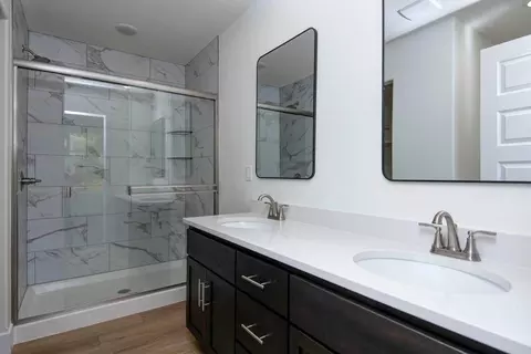 Bath - 822 S Ridgemont Dr, Nixa, MO 65714 photo 1 of 3