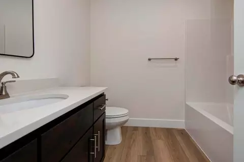 Bath - 822 S Ridgemont Dr, Nixa, MO 65714 photo 2 of 3