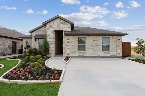 1806 Apache Cir, Cleburne, TX 76033 photo 1