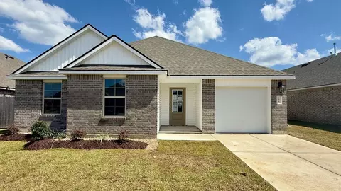 203 Red Pine Dr, Lafayette, LA 70501