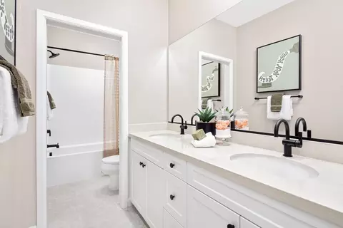 Bath - 2016 Woolem Pl, Escondido, CA 92026 photo 3 of 4
