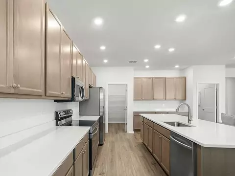 Kitchen - 5850 Piney Shrub Pl, Saint Cloud, FL 34771 photo 2 of 6