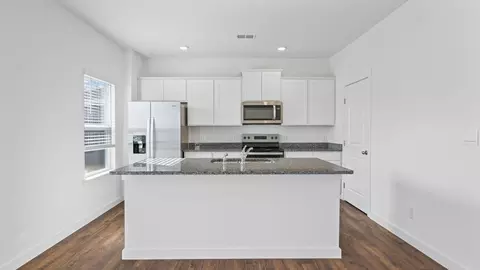 Kitchen - 7372 Bendire Loop, Hixson, TN 37343 photo 2 of 5