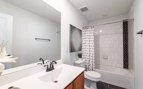 Bath - 110 Olympic Park Dr, Kyle, TX 78640 photo 7 of 9