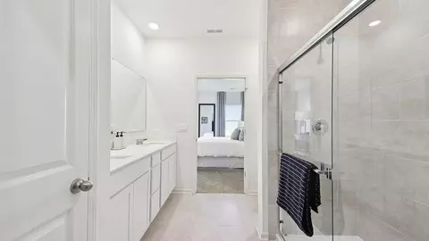 Bath - 1106 Bluebell Ln, Bartlett, IL 60103 photo 1 of 2