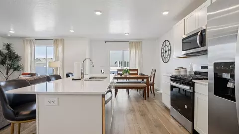 Kitchen - 1932 E Corriente Dr #1299, Salem, UT 84653 photo 3 of 9