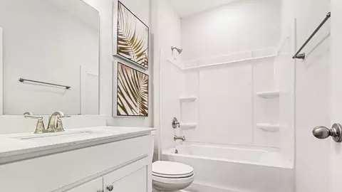 Bath - 2983 Fish Hawk Ln, Florence, SC 29505 photo 2 of 2