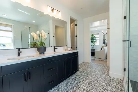 Bath - 1080 Vinaza Ln, Paso Robles, CA 93446 photo 3 of 8