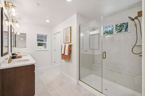 Bath - 2684 Wesley Way, Chico, CA 95973 photo 3 of 6
