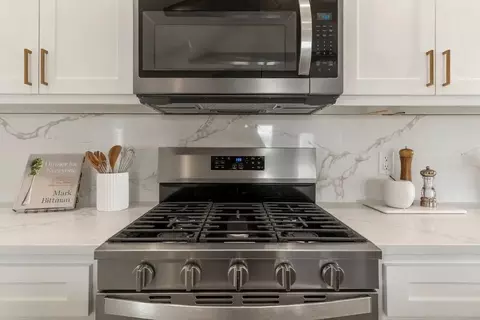 Kitchen - 16185 S 89th E Ave, Bixby, OK 74008 photo 9 of 10