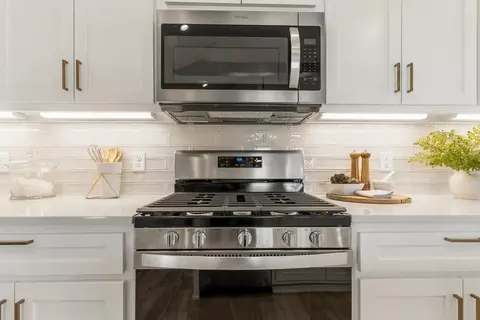 Kitchen - 16185 S 89th E Ave, Bixby, OK 74008 photo 3 of 10