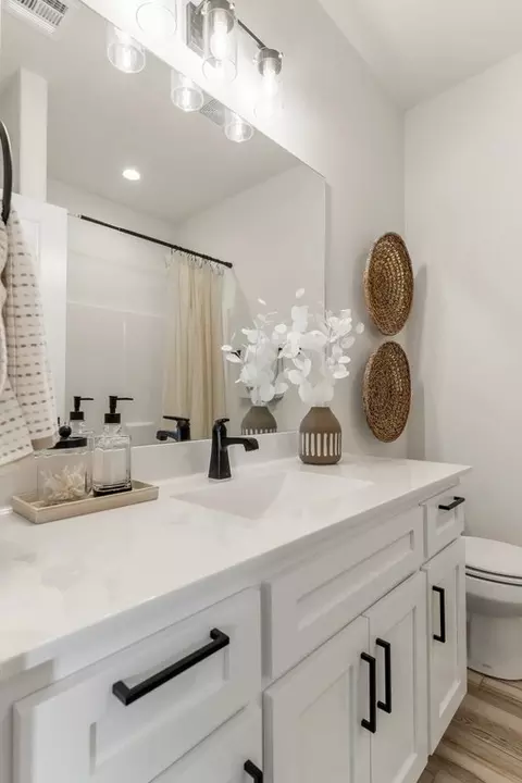 Bath - 16185 S 89th E Ave, Bixby, OK 74008 photo 1 of 11