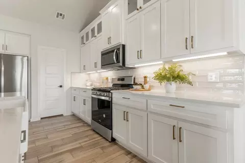 Kitchen - 16185 S 89th E Ave, Bixby, OK 74008 photo 6 of 10