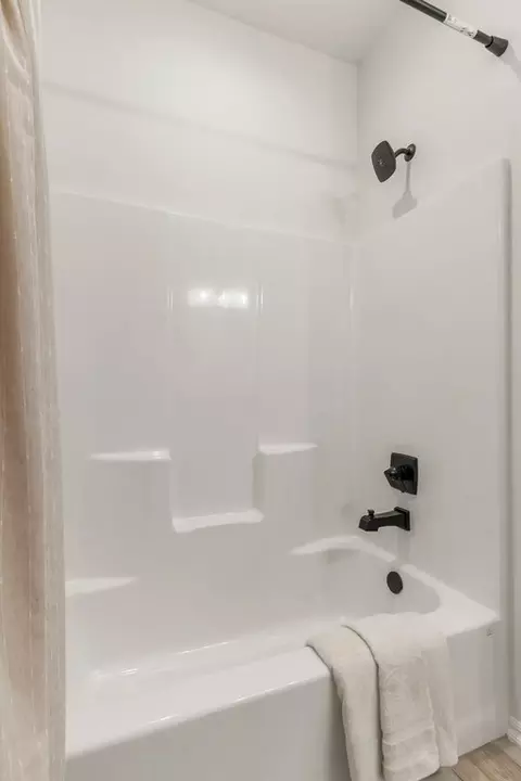 Bath - 16185 S 89th E Ave, Bixby, OK 74008 photo 3 of 11