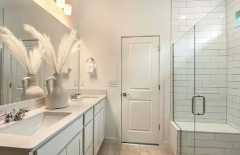 Bath - 3362 Yellow Leaf Cir, Spring Hill, FL 34609 photo 1 of 2