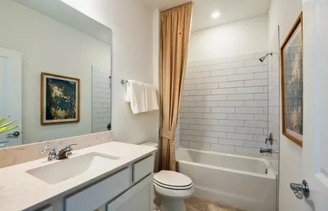 Bath - 3362 Yellow Leaf Cir, Spring Hill, FL 34609 photo 2 of 2