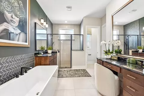 Bath - 7812 Skytree Dr, Austin, TX 78744 photo 3 of 6