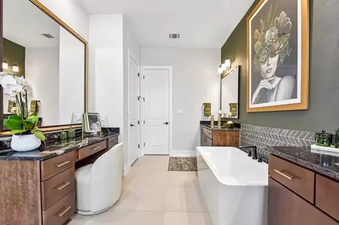 Bath - 7812 Skytree Dr, Austin, TX 78744 photo 2 of 6