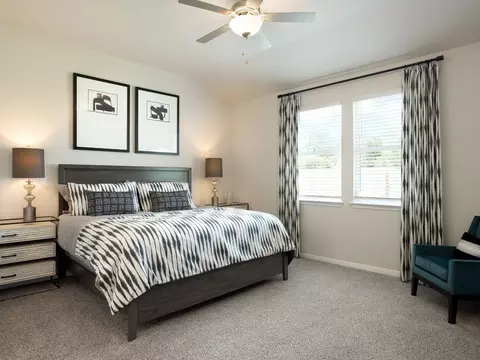 702 Universal Dr, Hutto, TX 78634