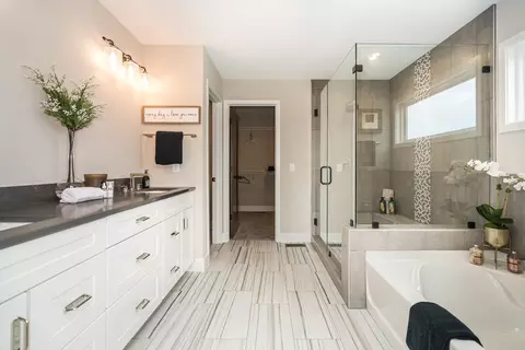 Bath - 2705 Buckridge Dr, Cincinnati, OH 45233 photo 4 of 10