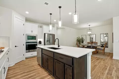 Kitchen - 17536 Muncie St, Gardner, KS 66030 photo 4 of 6