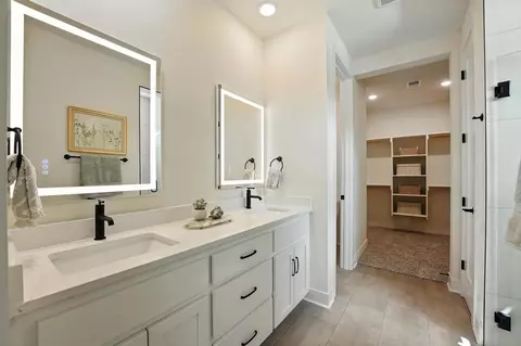 Bath - 17536 Muncie St, Gardner, KS 66030 photo 4 of 5