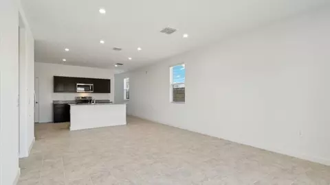 Living - 9648 S Caballo Dr, Apache Junction, AZ 85120 photo 2 of 4