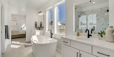 Bath - 3381 S 2410 W, Syracuse, UT 84075 photo 2 of 3