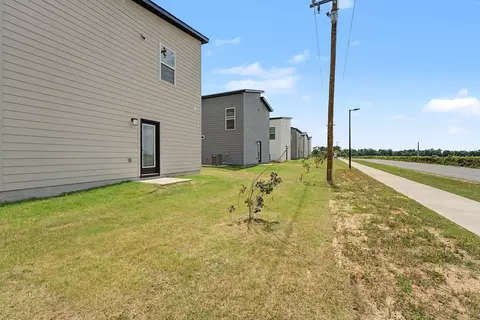 Exterior - 611 Apollo Ave, Centerton, AR 72719 photo 5 of 6
