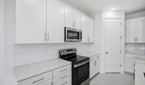 Kitchen - 9210 Players Dr, Spring Hill, FL 34613 photo 4 of 5