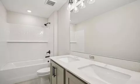 Bath - 10164 Hidden Hammock Loop, Parrish, FL 34219 photo 3 of 4