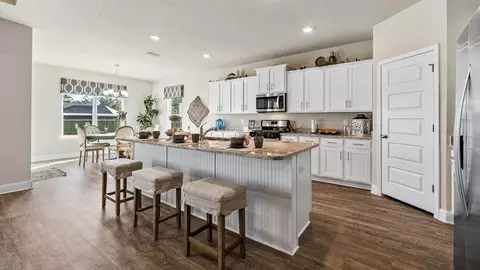 Kitchen - 28025 Hallow Trl, Elberta, AL 36530 photo 6 of 11