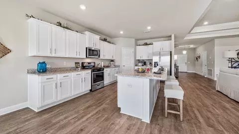 Kitchen - 28025 Hallow Trl, Elberta, AL 36530 photo 3 of 11