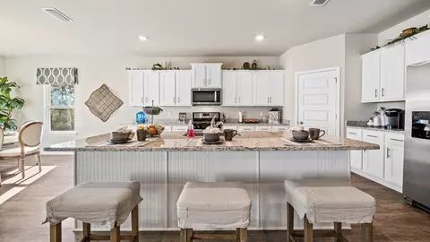 Kitchen - 28025 Hallow Trl, Elberta, AL 36530 photo 5 of 11