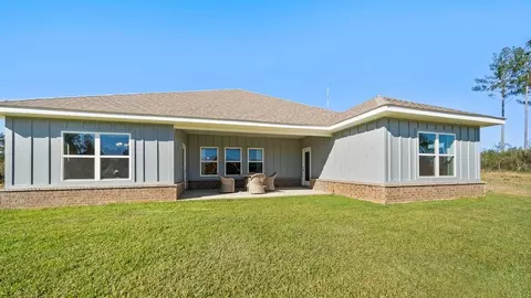 Exterior - 28025 Hallow Trl, Elberta, AL 36530 photo 4 of 8