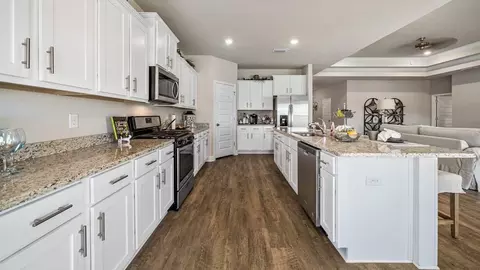 Kitchen - 28025 Hallow Trl, Elberta, AL 36530 photo 7 of 11