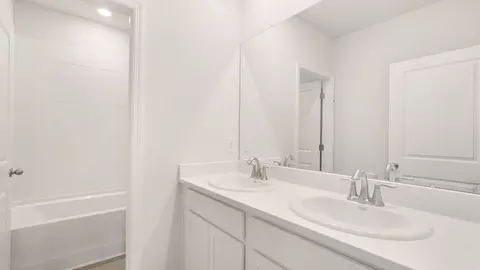 Bath - 10422 Charlotte Dr, Parrish, FL 34219 photo 4 of 5