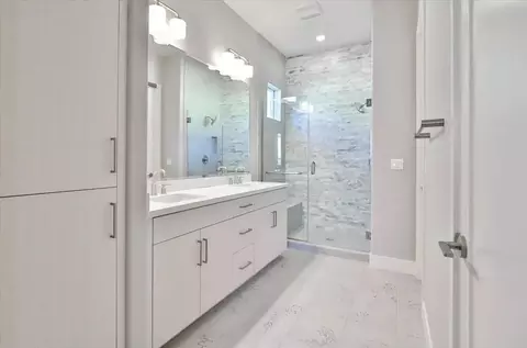 Bath - 4669 Starglow Dr, Lincoln, CA 95648 photo 1 of 3