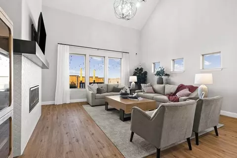 Living - 601 Trinity St, Van Alstyne, TX 75495 photo 3 of 5