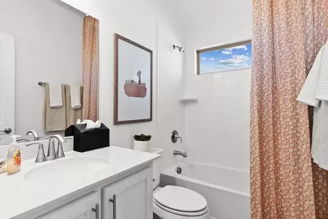 Bath - 601 Trinity St, Van Alstyne, TX 75495 photo 1 of 5