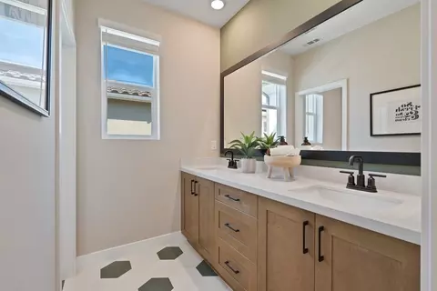 Bath - 113 Bushwillow Way, Piru, CA 93040 photo 5 of 5