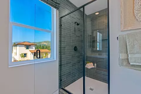 Bath - 113 Bushwillow Way, Piru, CA 93040 photo 2 of 5