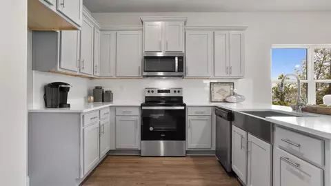 Kitchen - Fields Way, Pass Christian, MS 39571 photo 2 of 3