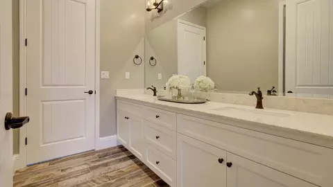Bath - 1657 N Twinberry Ave, Clovis, CA 93619 photo 1 of 2