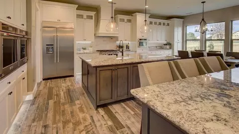 Kitchen - 1657 N Twinberry Ave, Clovis, CA 93619 photo 4 of 7