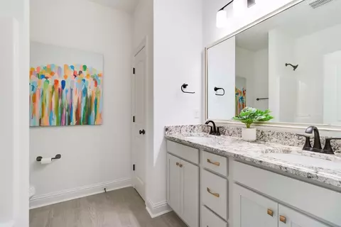 Bath - Pencarrow Circle, Ocean Springs, MS 39564 photo 1 of 2