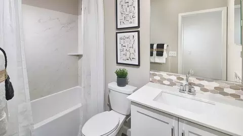 Bath - 603 Propulsion Rd, San Marcos, CA 92078 photo 3 of 7