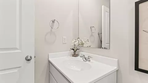 Bath - 10371 Mae Ct, Cincinnati, OH 45251 photo 8 of 8